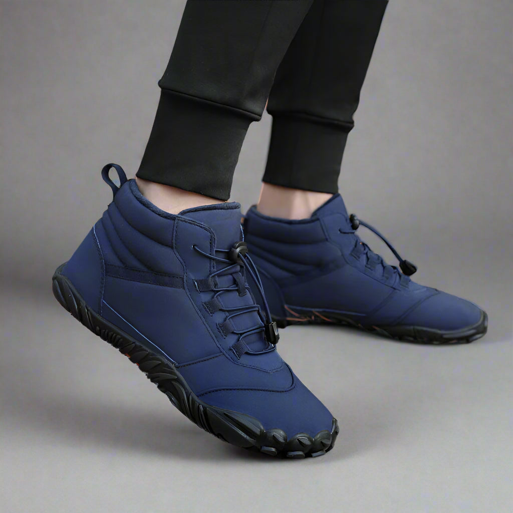 Chaussures décontractées imperméables en bleu foncé, idéales pour hommes et femmes, offrant confort et style tout en étant adaptées à tous les terrains.

